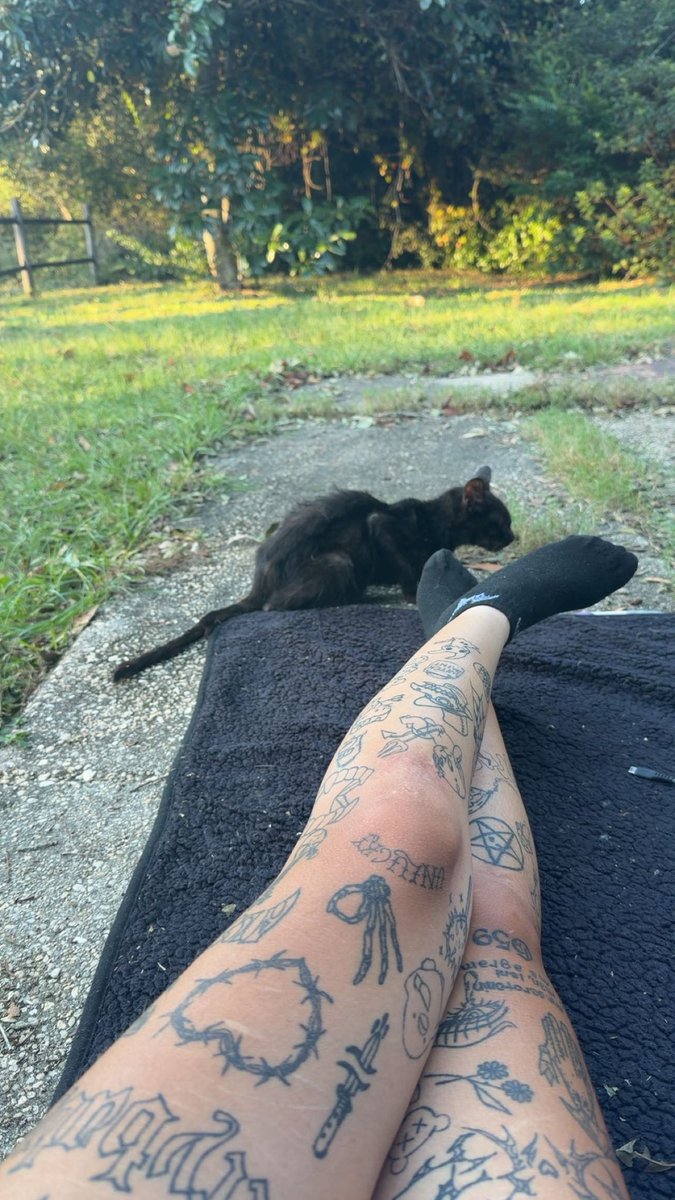 2afterDarkk's tweet photo. mommy’s bored. who buys content? https://t.co/BTFn9BQ3Gv