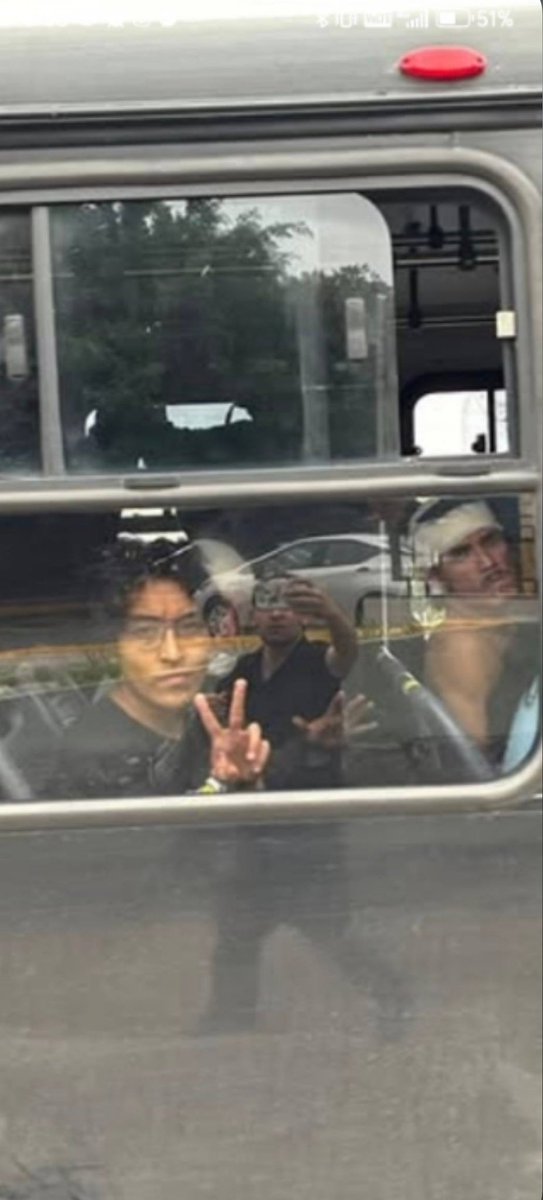 JaliscoRojo's tweet photo. En un camión negro de modelo atrasado, sin  insignias y marcado con el número económico Z 930 fueron trasladados los detenidos de casa Jalisco a la fiscalía de la calle 14 No. 2550 en la zona industrial Guadalajara. https://t.co/jvzhjVnrHh