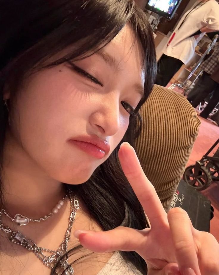LEESEOglees's tweet photo. @MINJIglees aku tu minat kenalan sm cwk cantik https://t.co/NT7mEpLBzN