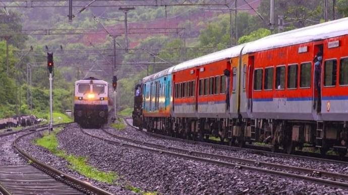 Sanj_news's tweet photo. રેલવેમાં મુસાફરી ન કરી છતાં ડૂબી ગયા લોકોનાં એક કરોડ રૂપિયા
#indian
#Railways
#passangers
https://t.co/RTxznL5yNN
#SanjSamachar https://t.co/gMmVgfCW1V