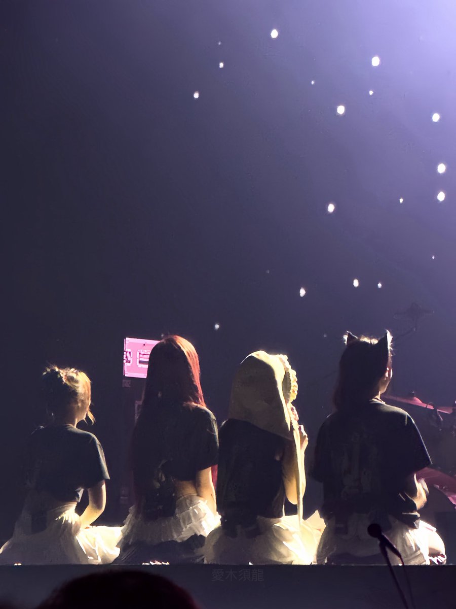 ILOVESIYOMINGTW's tweet photo. ROCKATION : Rocket launch in Taipei
2026.10.10
choda._.n
@magentaof62
@hapycb
@siyo_min
#QWER
#chodan
#magenta
#hina
#siyeon https://t.co/VpXqScnYso