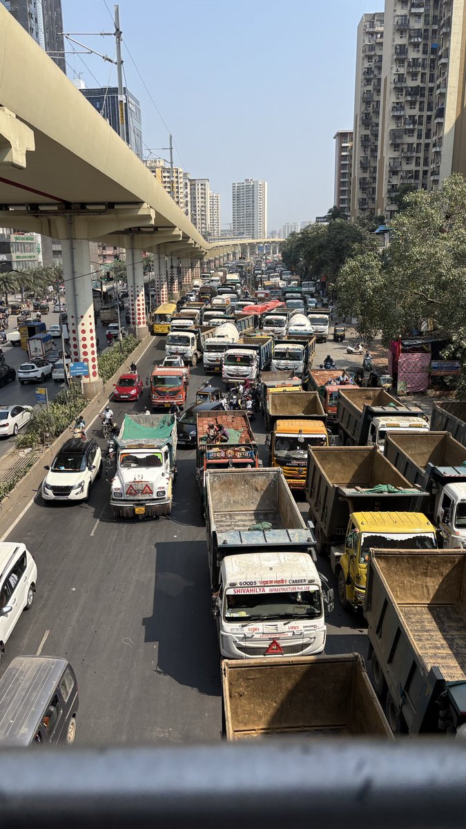 ani_singh23's tweet photo. Flood of trucks Just before dahisar check Naka creating a lot traffic and inconvenience. When will this stop??
@MTPHereToHelp @Wassup_MB @mybmc @Dev_Fadnavis @Devendra_Office @mayor_mumbai @MumbaiPolice @CPMumbaiPolice https://t.co/QQ76Numj59