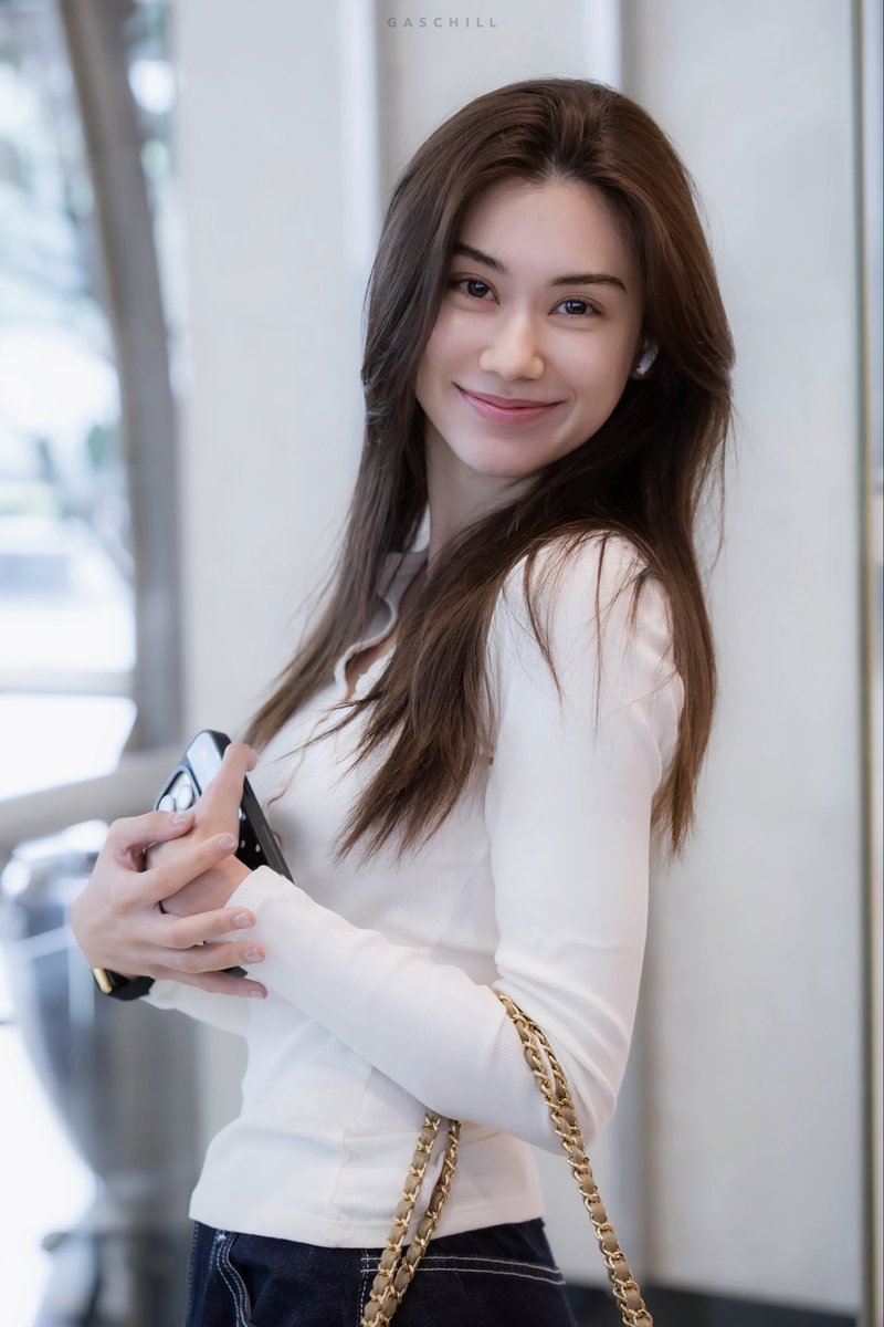 toyinmomory's tweet photo. แม่ๆ พี่ลีน่าก็อย่าเพิ่งน้อยใจ
ว่าไม่ขายงาน

ในหมู่มวลดารานภาไทย
สารภาพว่าเพิ่งได้มาติดตาม
ว่ามีใครกันบ้าง

อย่างที่ลีน่าเคยบอกไว้
10 ปีในวงการวันนี้แสงส่องมาถึงแล้ว

อาจเจอกันช้าไปแต่สัญญาว่า
จะตามชมผลงานย้อนหลังทาง 3 plus
เอ้ย ไม่ได้จะขายแอพ😅

#ลีน่าหมิว #LenaMiu https://t.co/MkGhiJL2QE