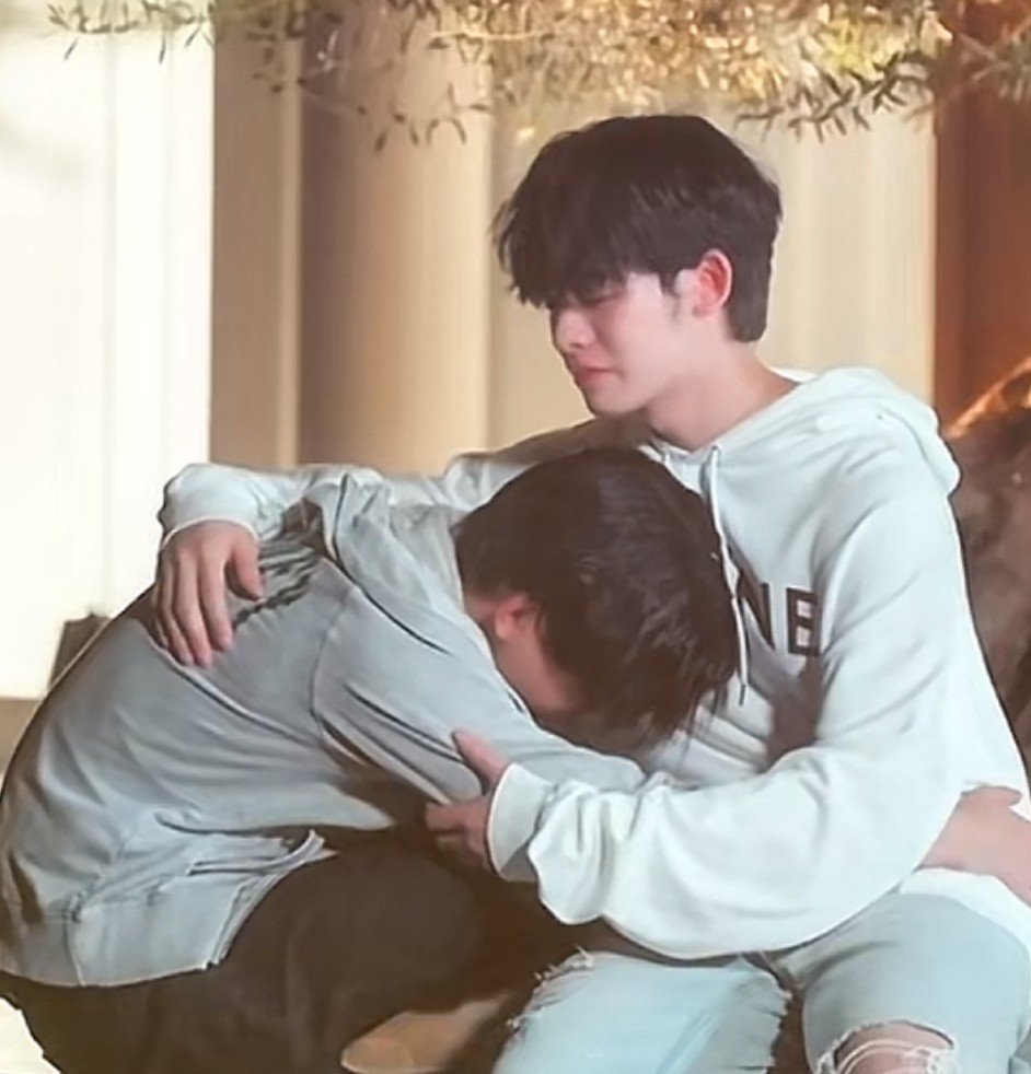 sparklingsjpor's tweet photo. “por, did we make it?”      “not together but yes, we did!” https://t.co/CHr2LFoi7N