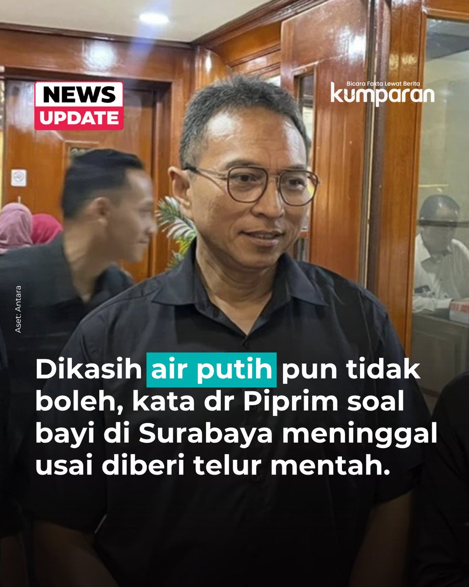 kumparan's tweet photo. Ikatan Dokter Anak Indonesia (IDAI) mengingatkan orang tua agar tidak memberikan telur mentah atau setengah matang kepada bayi dan anak. Hal ini disampaikan usai viral kisah seorang bayi perempuan bernama Alena, usia 28 hari, meninggal dunia setelah diberi makan telur mentah oleh nenek kandungnya agar demamnya turun. Bayi tersebut meninggal saat dirawat di RSUD Dr. Soetomo, Surabaya, Minggu (11/10).

Ketua Pengurus Pusat IDAI, Dr. Piprim Basarah Yanuarso, Sp.A, Subsp. Kardio(K), menjelaskan bahwa pemberian makanan kepada bayi harus memperhatikan usia, kebutuhan gizi, kesiapan perkembangan, serta keamanan pangan.

“IDAI menegaskan bahwa telur mentah atau setengah matang tidak dianjurkan untuk diberikan kepada bayi dan anak, terutama karena risiko keamanan pangan," kata Piprim dalam keterangan tertulisnya, Senin (12/10).

Selain mengingatkan bahaya telur mentah, Piprim menjelaskan bahwa pemberian makanan kepada bayi harus disesuaikan dengan tahap pertumbuhan dan perkembangannya.

IDAI mendukung rekomendasi Organisasi Kesehatan Dunia (WHO) untuk memberikan ASI eksklusif selama enam bulan pertama kehidupan bayi. Setelah itu, pemberian ASI dilanjutkan bersama makanan pendamping ASI (MPASI) hingga anak berusia dua tahun atau lebih. "Bayi yang belum mendapatkan MPASI tidak memerlukan makanan atau minuman lain, termasuk air putih, jus, kaldu, maupun bahan makanan yang diencerkan," ucap Piprim.

Secara umum, MPASI dianjurkan mulai usia enam bulan karena kebutuhan energi dan zat gizi bayi mulai melampaui yang dapat dipenuhi oleh ASI saja.

📸: Dok. Antara.

Baca selengkapnya dengan klik link di bio. Cari tahu berita update lainnya dengan download aplikasi kumparan di App Store atau Google Play.⁠
⁠
📝: newsupdate | update | news | oneliner | R120 | E164

#bicarafaktalewatberita #kumparan