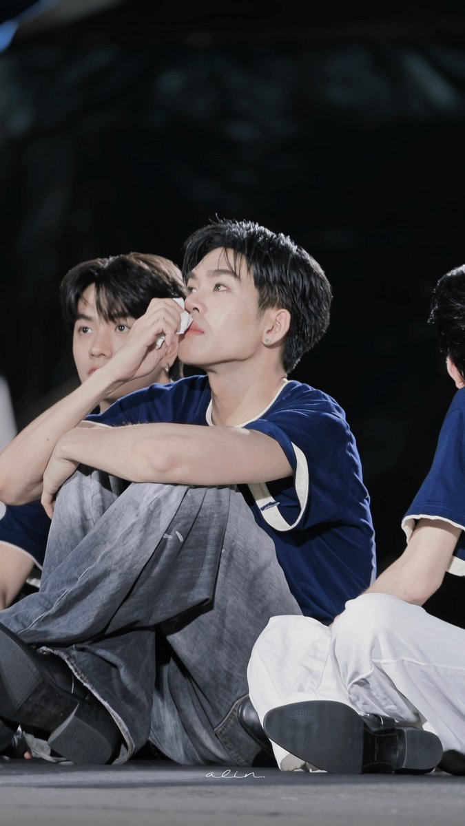 kuromiwithpippp's tweet photo. พี่อู่อู๋เก่งแล้วนะคับ พี่พาแฟนบอยมาไกลมากจริง
ภูมิใจในตัวพี่น้าา ~ อู๋ด้งมั่ยล้อง

MR FANBOY BUSKING TRUE5G
#แฟนบอยบัสกิ้ง #auautnp https://t.co/eXfa0zaiyW