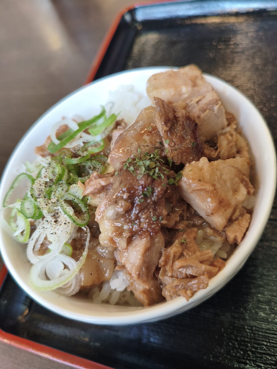 Heno2Mohezi_00's tweet photo. #とんこつ豚らーめん飛燕 #三麺拳
みちのくモダン油そば  300g
合盛り飯（小）

今日は米が特に旨く感じた。素材も炊き方も上手なんだな～。
油そばににんにくどんしてせっせと混ぜて、合盛り飯かきこんで食べる。時折兄貴のカイナッツォスープを強奪してうめえうめえ。
スポーツの日、優勝しました。 https://t.co/GzXlAsZQjs
