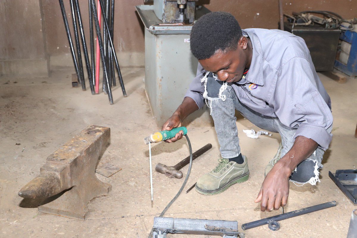KajiadoPoly's tweet photo. Monday tena? 😂 Hakuna shortcut kwa success! 🔥🎓

Kila class iko na shughuli, kila trainee ako na mission, na kila skill inatupeleka karibu na zile big dreams! 💪😎

Huku The Kajiado National Polytechnic, tunaanza wiki tukijenga future, one skill at a time. 🚀

#MondayMotivation https://t.co/syr7ZuHsgn
