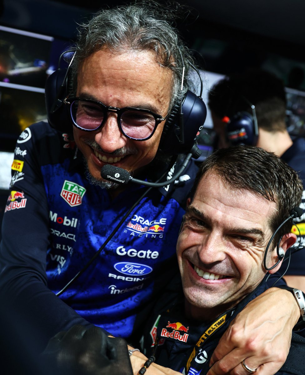redbullracing's tweet photo. Those smiles say it all 😁

#F1 || #SingaporeGP 🇸🇬 https://t.co/KascGola7y