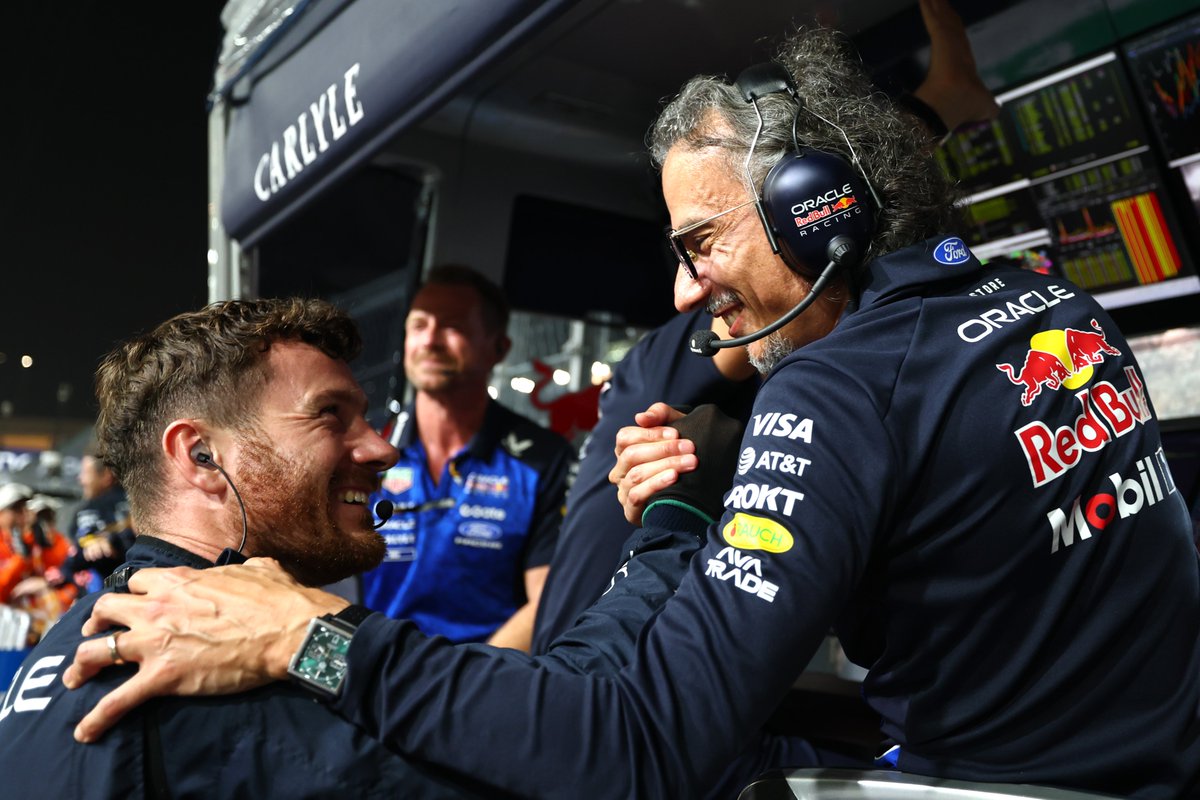 redbullracing's tweet photo. Those smiles say it all 😁

#F1 || #SingaporeGP 🇸🇬 https://t.co/KascGola7y