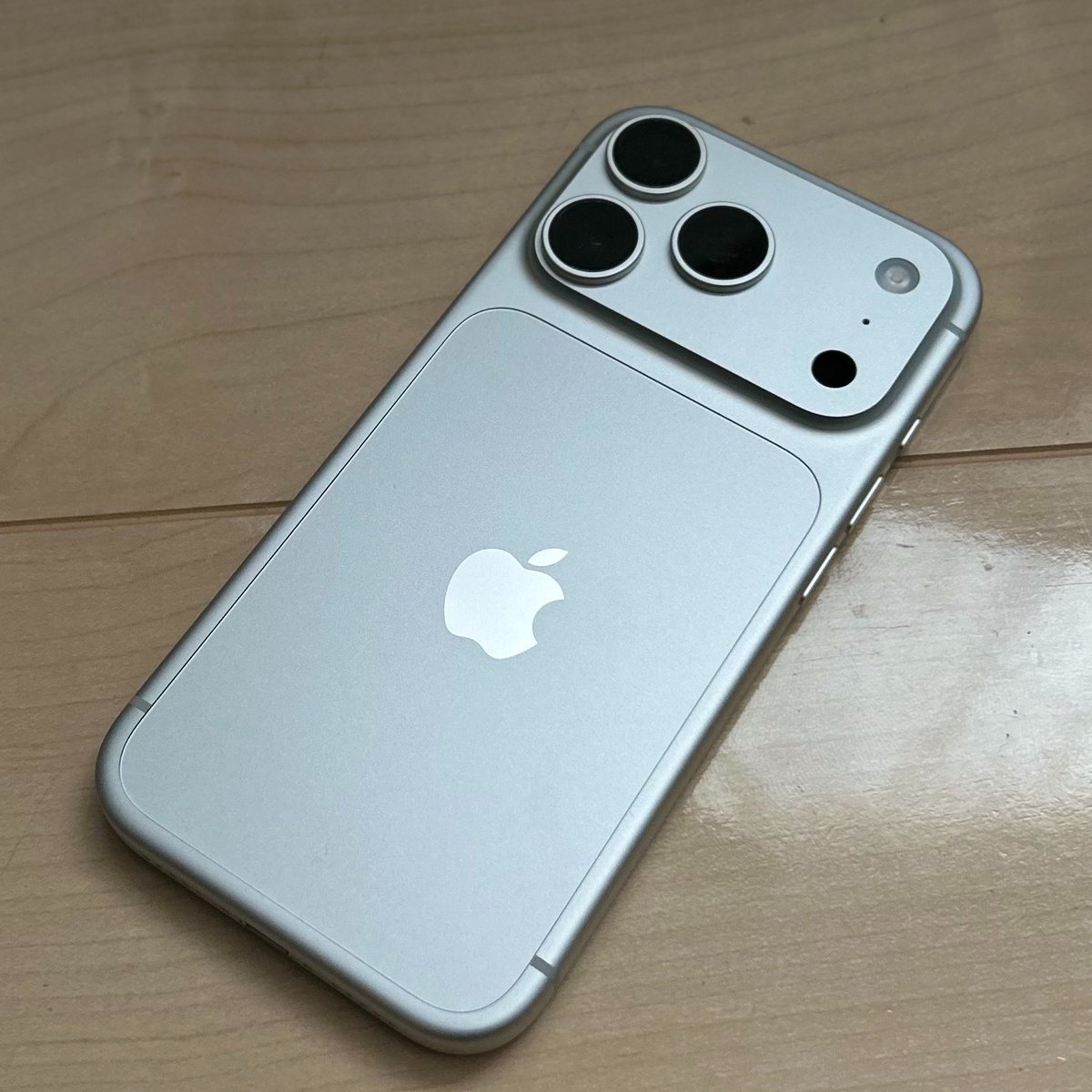 Rish_BRZ's tweet photo. スマホ変えた‼️
iPhone18Pro⚡️
8B間に合ってよかった https://t.co/463RSNR5Ks