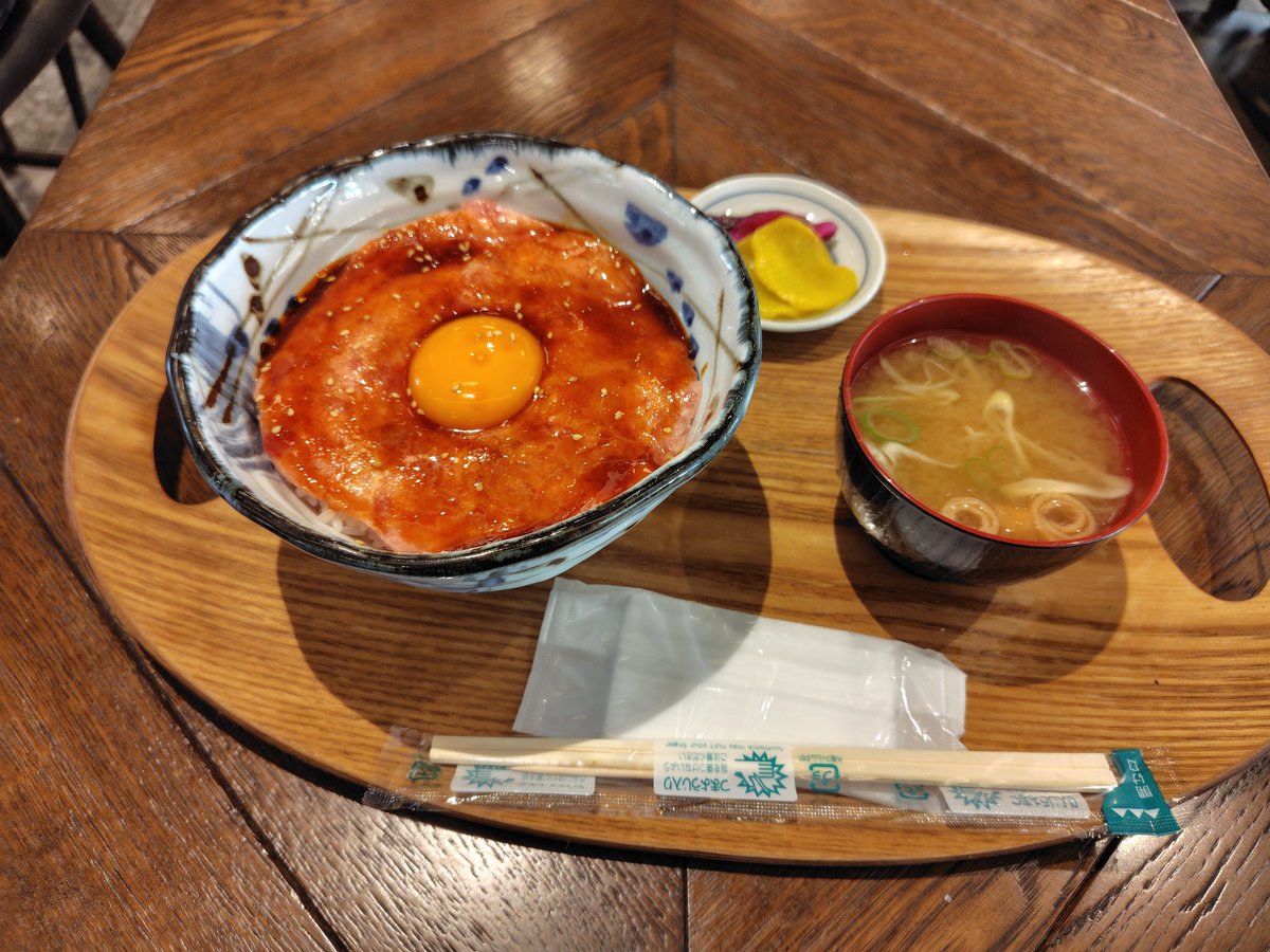 RYU_CUN's tweet photo. 今日のランチ

さんかくとまる

　マグロユッケ丼Aセット

美味しかった😋

#さんかくとまる https://t.co/Z4eoYkh2zk