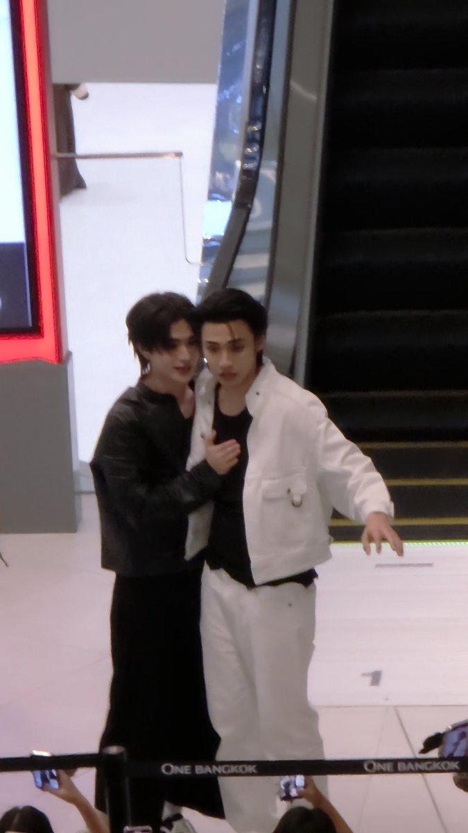 lililin923's tweet photo. เอว 22 ที่มีเจ้าของ 🫪 มือไม่ออกจากเอวเลยลูกพี่ https://t.co/H2sX8o3IzK