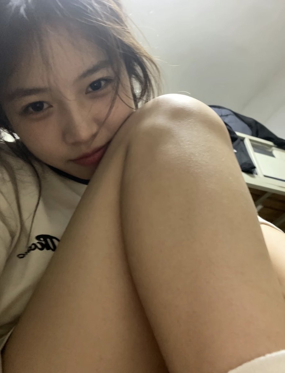 haley62xt3's tweet photo. 有男生要看福吗？睡醒新拍的

无🚪上供！开脱！

看完不许我说我黑！！！ https://t.co/tylrBDUsaY