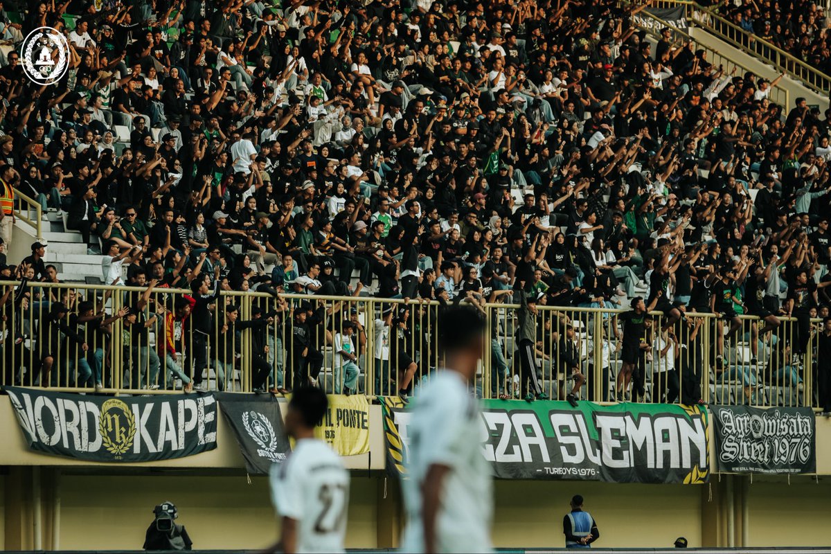 PSSleman's tweet photo. 95 menit bersorak lantang tanpa henti. 💚

Menjadi denyut nadi Super Elja, menghidupkan Stadion Maguwoharjo dengan energi yang tak pernah padam.

Terima kasih @BCSxPSS_1976, @S1H_Slemania, dan seluruh PSS Fans. Kita lakukan lagi bersama! 🏟️

#PSS #COSE #PSSvsPSM https://t.co/0khyddpm8B