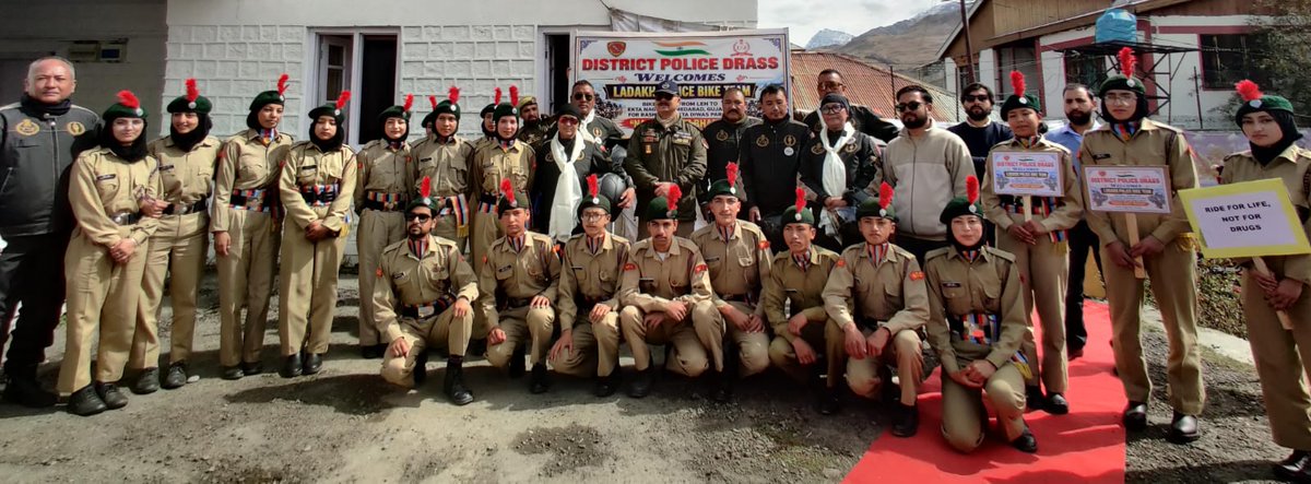 DGP_Ladakh's tweet photo. The Ladakh Police Motorcycle Rally team paid homage to brave soldiers at the Kargil War Memorial and interacted with students, NCC and NSS cadets at Dak Bungalow before proceeding towards Sonamarg, carrying the message of national unity and @lg_ladakh @ashishkundra @anandjainips https://t.co/n55gknpdPU