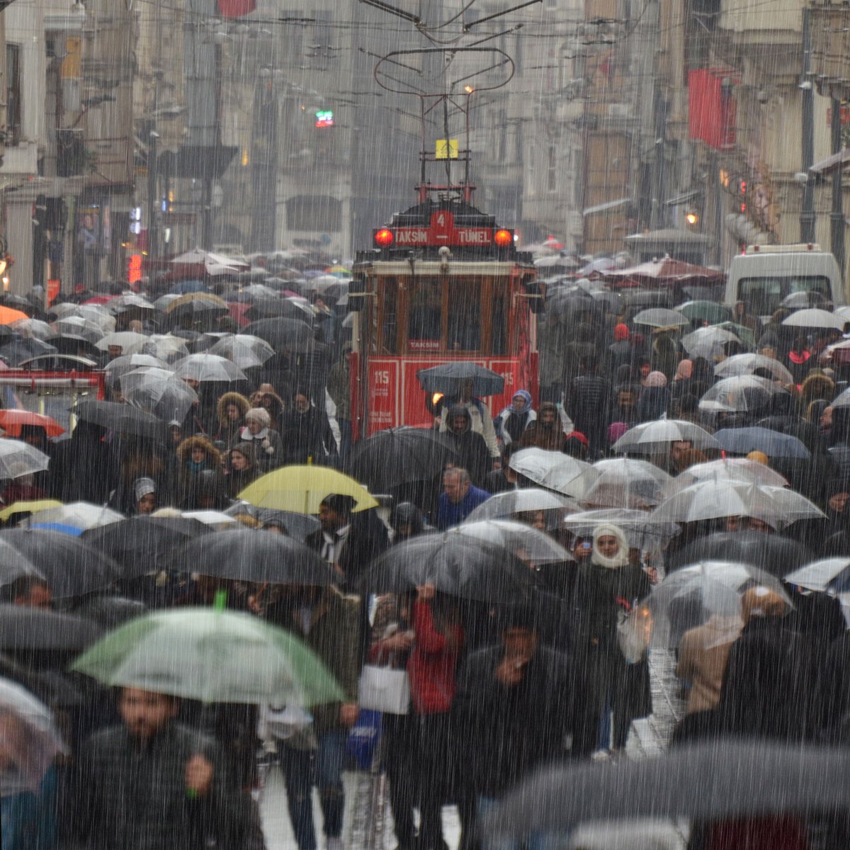 bpthaber's tweet photo. Türkiye genelinde serin ve yağışlı hava, hafta boyunca etkisini sürdürecek. https://t.co/QiJrona4cv