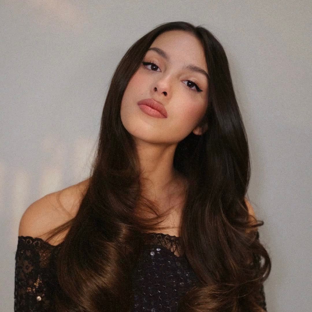PopTingz's tweet photo. Olivia Rodrigo is set to release a remix of “expectations” featuring Chappell Roan. https://t.co/o0iMeqmfhx