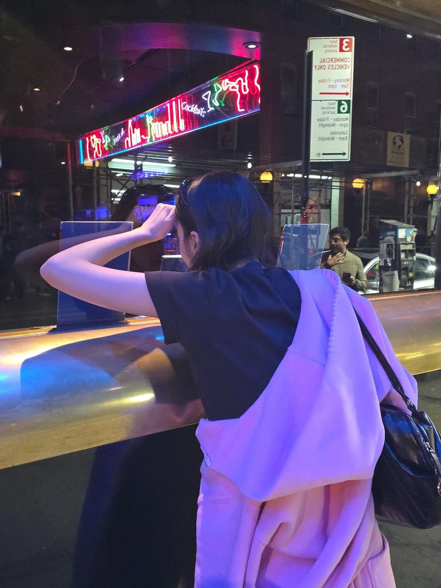 FIMBASE's tweet photo. [INSTAGRAM] 261012 | _chaechae_1
🎵 Holly Humberstone - Too Cute To Be Lonely

: i wanna ride this all day
: brooklyn bridge ✌️
: brooklyn bridge 7 years ago
the jazz bar i couldn't get a reservation at. at least i can enjoy it through the window...

 (2/2)

#KIMCHAEWON #김채원 
#LE_SSERAFIM #르세라핌