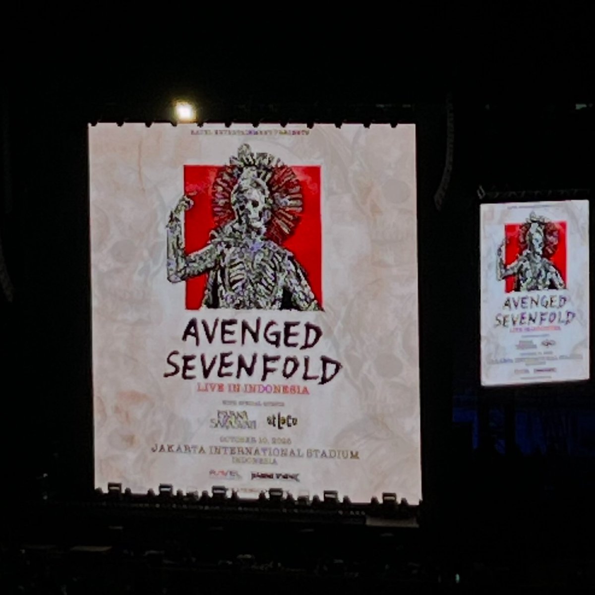 lunavee_id's tweet photo. KALO MINVEE NONTON AVENGED SEVENFOLD AKSJHDBEJWJAKSN 🦇🤍🔥
#avengedsevenfold #avengedsevenfoldindonesia #ax7 #jis #ravell #deathbat https://t.co/kYu3baU3go