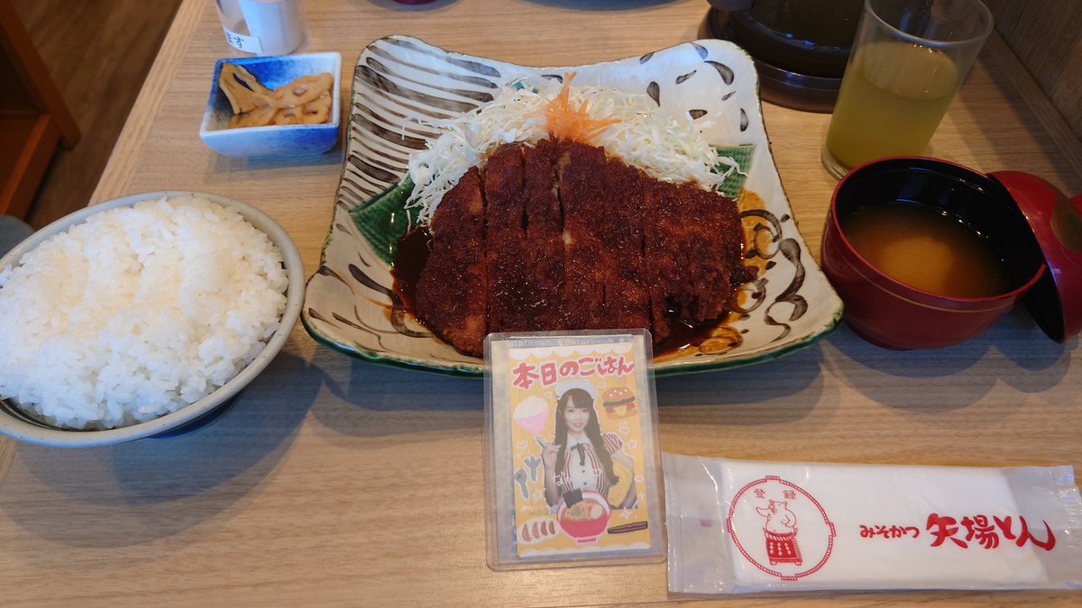 nakateeeee's tweet photo. リブとんかついただきます😋

#ブルーなままで
#ゆりしろっぷ
#小日向ゆり
#矢場とん https://t.co/vVg5xfM6zn