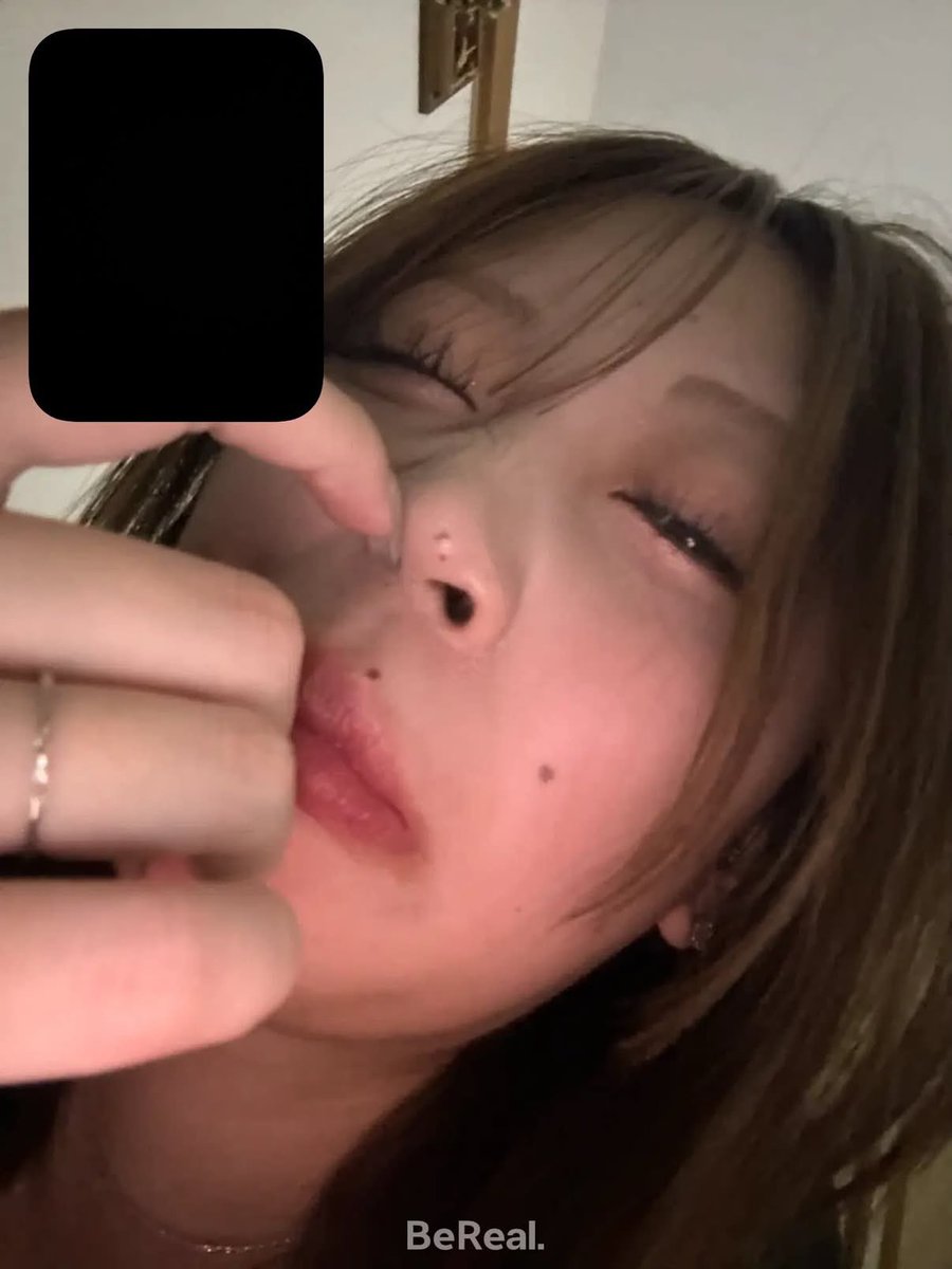 o7mmrw's tweet photo. めっちゃアナㄦがかゆすぎてほじほじしてたら指先に💩ちょっとついてて、指先の匂い嗅いだらめっちゃ臭かった笑笑笑笑笑笑 https://t.co/Q66XRzBJnj