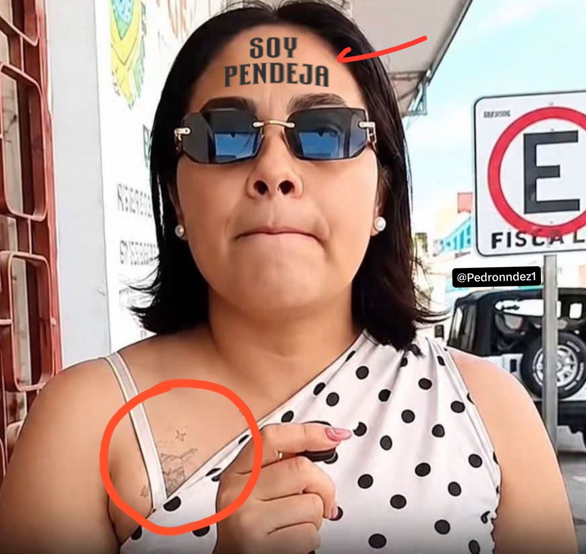 Pedronndez1's tweet photo. TREMENDO TATUAJE... EN LA FRENTE
#LadyCroquis.🤮🤮👇🏽 https://t.co/o1K5wwtClw