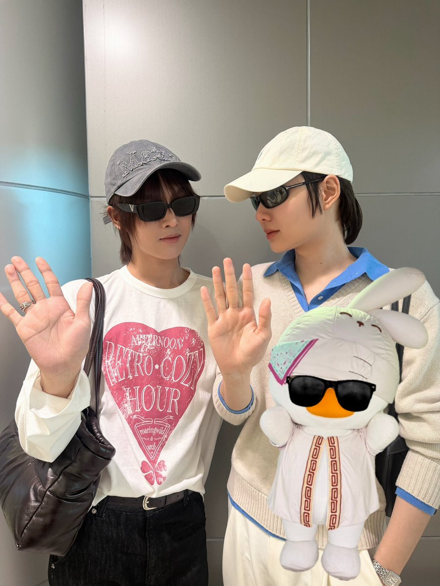 MYLOVELY_YELLOW's tweet photo. แฝดสามคับ พี่เอ๋ก็เหมือนเป๊ะเยย

#ทริปทำบุญบ้าง https://t.co/KILgZx7F5X
