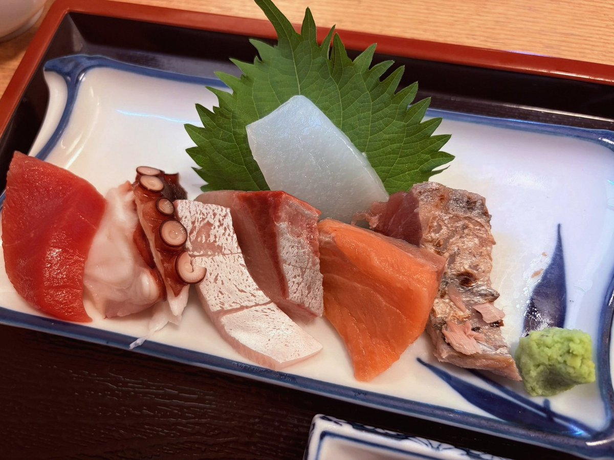 rakesh7k's tweet photo. ホームドア未設置の渋谷駅山手線ホーム。ひとたび人身事故が起きれば、その影響は他路線にも与えてしま��。2028年度までに設置する���うですが、渋谷は真っ先に入れるべきだったんじゃないかなー、、、 https://t.co/lIRcXUx10P