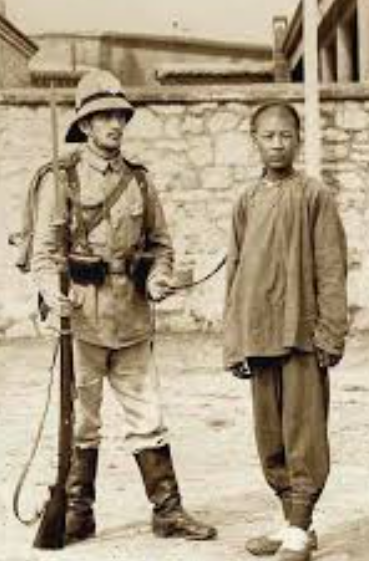 founder3344's tweet photo. @DeepSharma2055 @Eurasia087809 @canpa8a @tkfksdnfkjsdnf @Q3hOgV5hKWL4MDi @xxxjzuo thats a white man cosplaying in movie also indian princely state allies came there the only one being used as slaves were chinese by indian who arrived there LMAO https://t.co/8ZRZjQvh1R