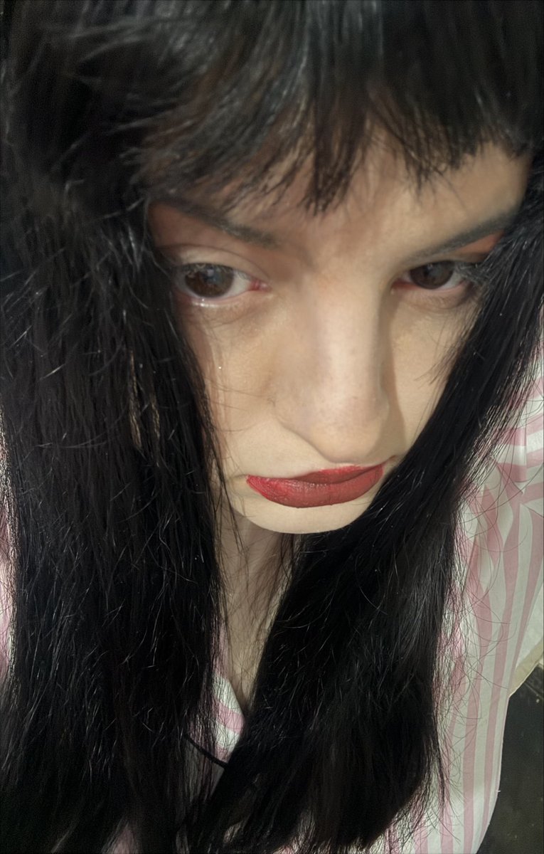 dolliesrazor's tweet photo. giving face https://t.co/e1Q8yzSANn