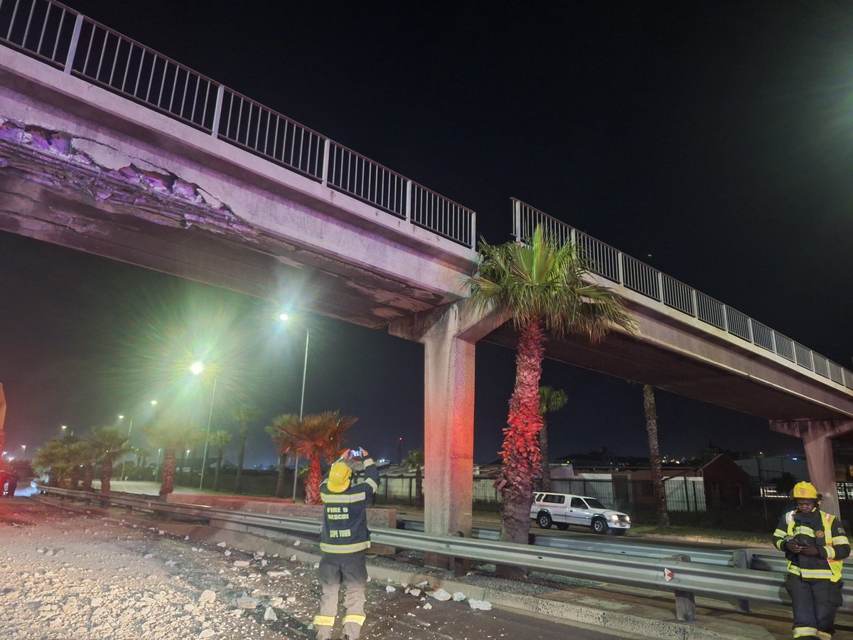 WesternCapeDA's tweet photo. POV: Living in DA-run Cape Town.

Saturday night: Truck crashes into N1 bridge. Severe damage, shaky bridge.

Monday morning: Bridge repaired. N1 traffic chaos avoided.

That’s the DA difference. Keep it that way. Vote DA on 4 November. https://t.co/9MSo43dlEq