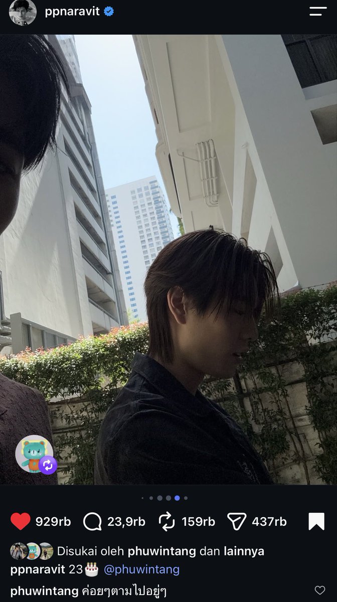 pondlert_'s tweet photo. menurut gua foto ini gemes bgt?? mereka lgi shoot vlog trs pond iseng fotoin phu pas lgi jalan, pond nih type pacar yang kalo liat cowonya imut langsung di foto wkwk gemes bgt deh duo bucin ini (bagi gw ppw pacaran klo yg ga setuju ga peduli)😝💘 https://t.co/Y8Xdut1f0N