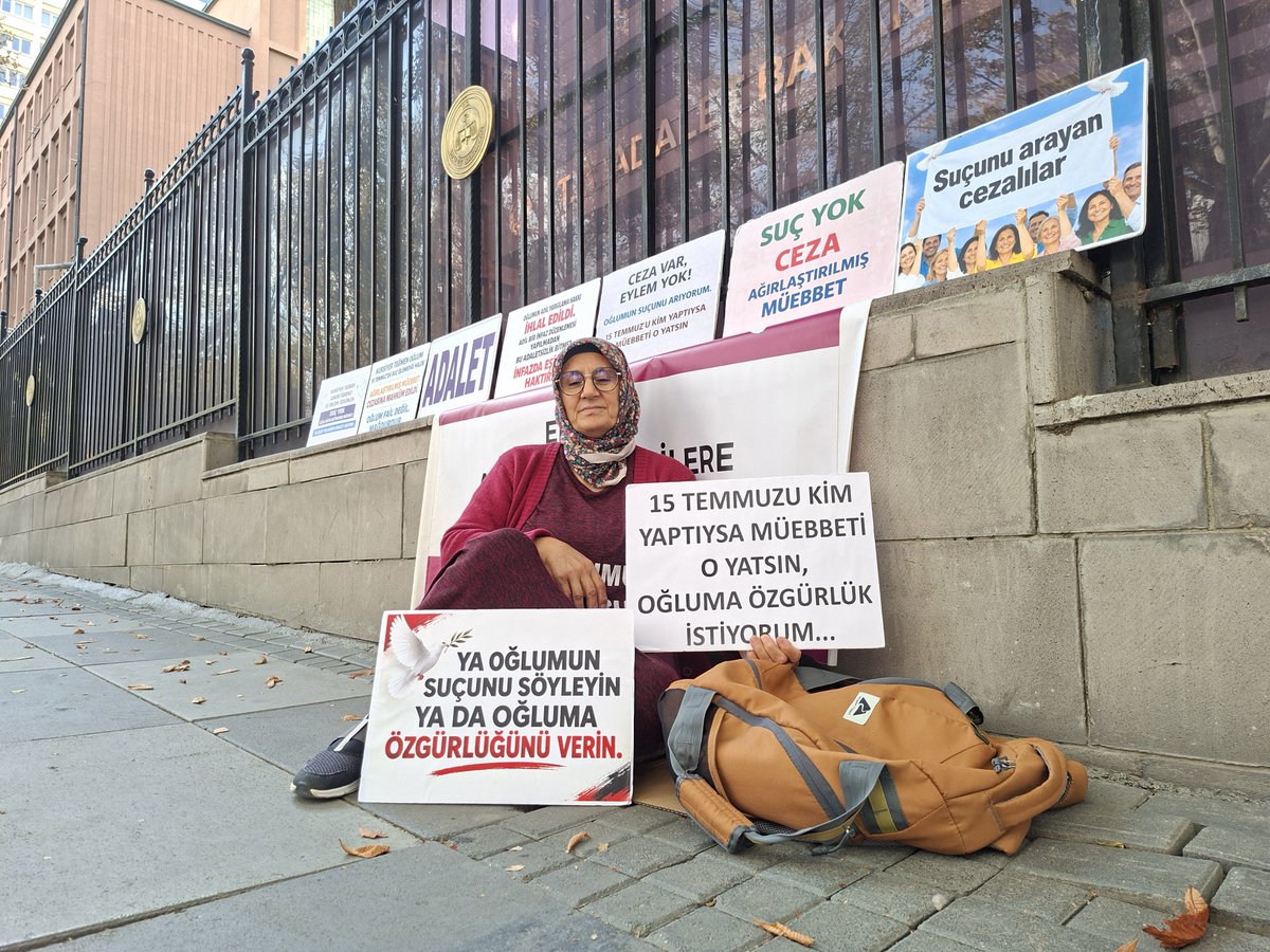 SevincCakir6's tweet photo. Gizlisi saklısı kalmadı @KararHaber 
Oğlum,T.C.’nin Anayasası’na ve kanunlarına karşı hiçbir suç işlemedi.

Peki, neden ağırlaştırılmış müebbet verildi?

10 yıldır soruyorum:
 Oğlumun suçu nedir?

Ya suçunu söyleyin ya da oğluma özgürlüğünü verin!
#AdaletNöbeti @MehmetAltanFan https://t.co/mxx956TvwG