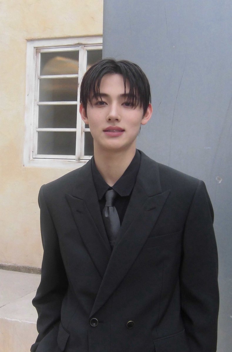 nshk_o9's tweet photo. หล่อมากลุกชาย😭😭🖤🖤

#SEONGHYEON #성현 https://t.co/6EITlkCEE7
