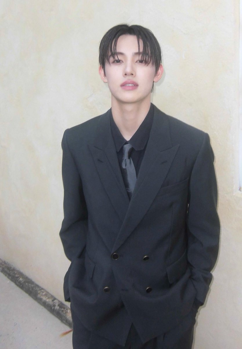 nshk_o9's tweet photo. หล่อมากลุกชาย😭😭🖤🖤

#SEONGHYEON #성현 https://t.co/6EITlkCEE7