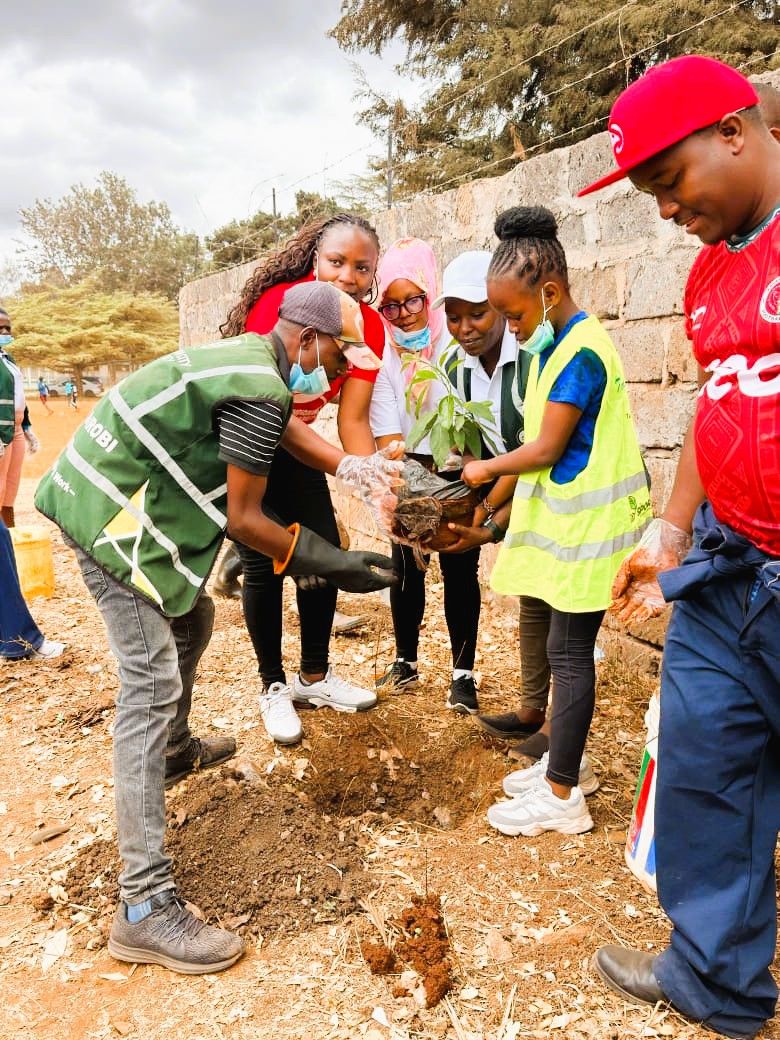 _FarmersChoice's tweet photo. Through initiatives that reduce our environmental footprint, improve resource efficiency, and support healthier communities, we remain committed to creating impact beyond our operations. https://t.co/bBwi5Ul0a1