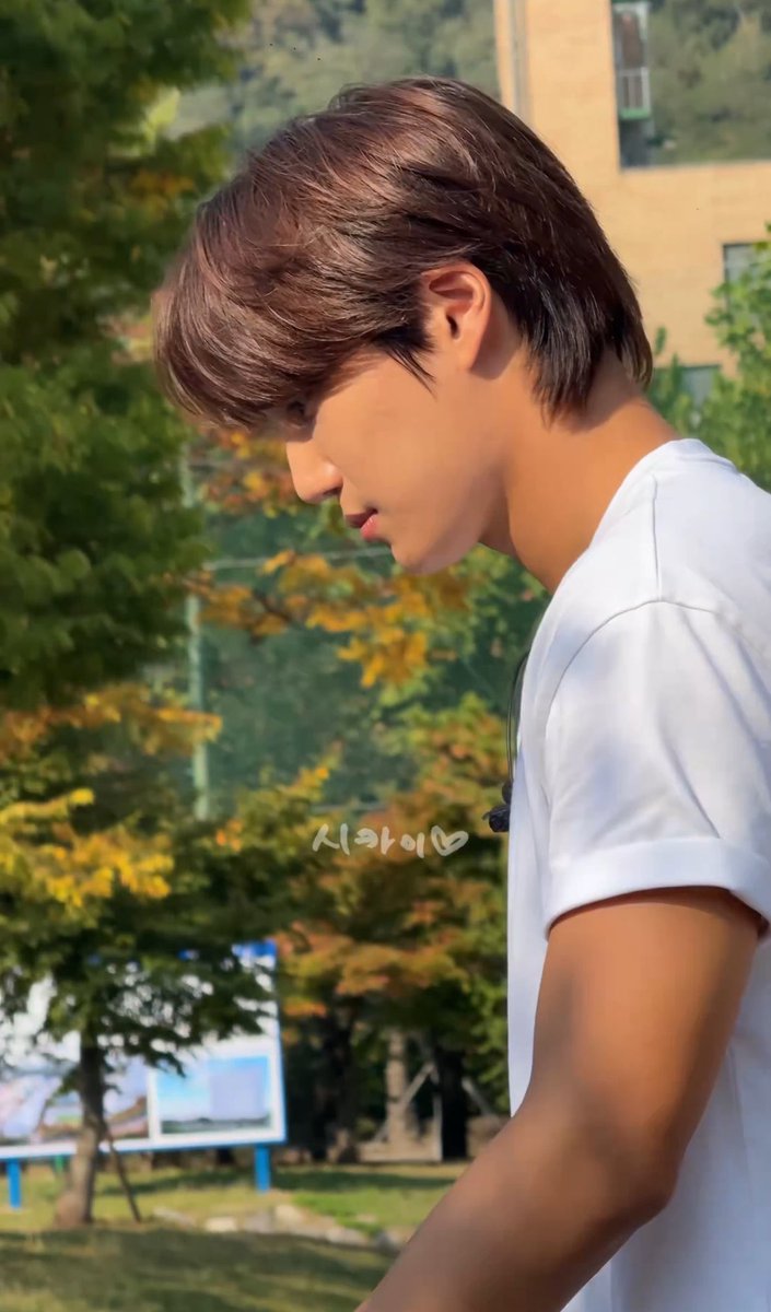 kaidiction's tweet photo. he really glows… what a pretty man https://t.co/Ug4sGyGxX3