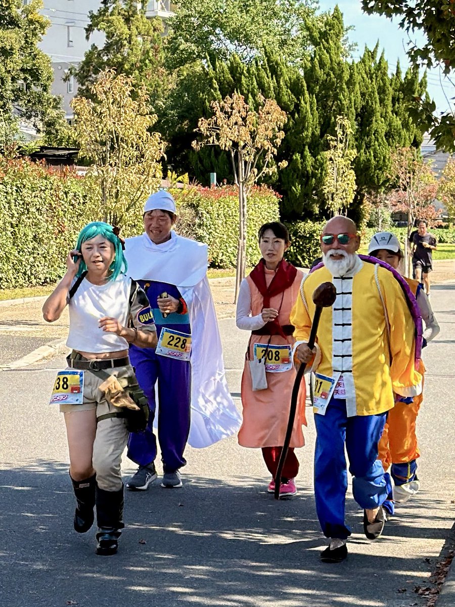lzinjapan's tweet photo. スポーツの日、長居公園でアニメラン2026 を見に行きました。ランナーの皆さんは最高でした。#アニメラン　#アニメラン2026 #長居公園 https://t.co/BTJyc17hwS