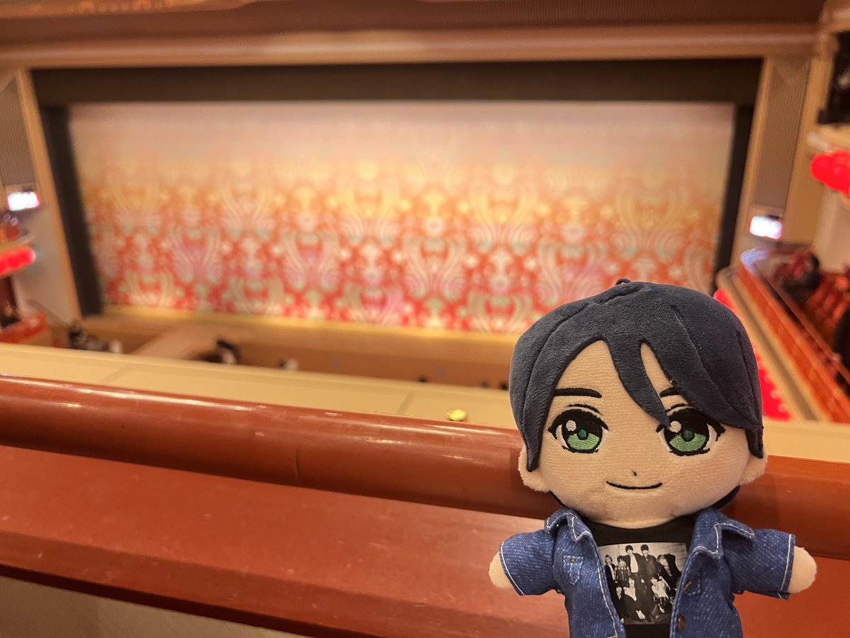 mtdk_BandZAI's tweet photo. せっかくの祝日お休みだったのにDayDay放送終了後に起きたわたし、昨日は滅多に行かないジャンルにお邪魔しておりました。
ご用意された席が3階最前で思ったより舞台近くて神 https://t.co/FFkcod0Xpk