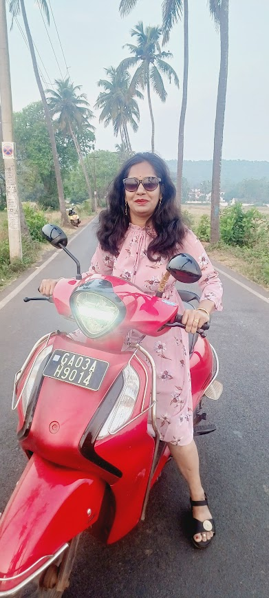 smallTGirl26's tweet photo. Aliya ke paas cycle or SRK tha
Mere paas scooter he....

Goa Vibes https://t.co/EbNRVHiTRx