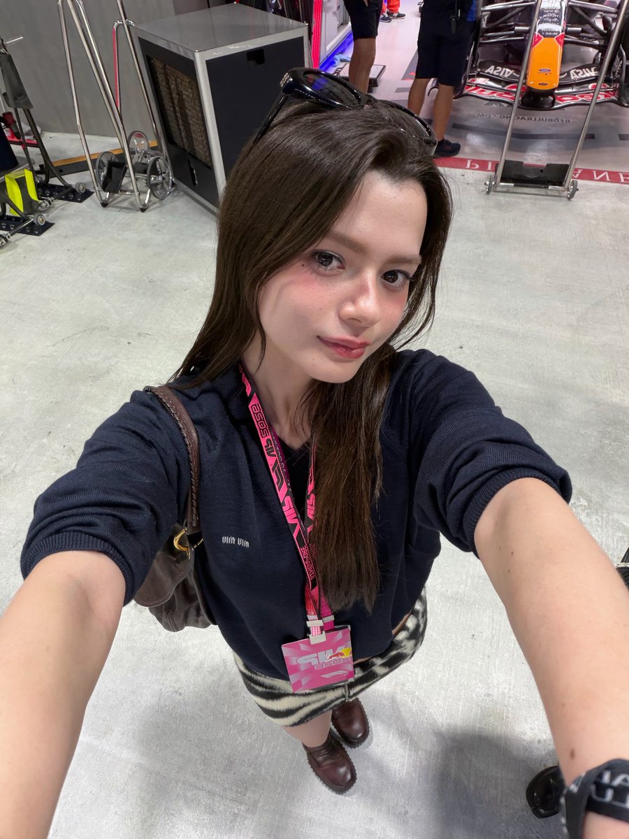 beckyfanclub05's tweet photo. 📸 💜 : 𝗯𝗲𝗰𝗰𝗰𝗮

Spent the weekend on the fast lane with F1’s official timekeeper @TAGHeuer 💞

#SingaporeGP #F1 #TagHeuer
#beckysangels #BeckyArmstrong https://t.co/emLqtmpmhb