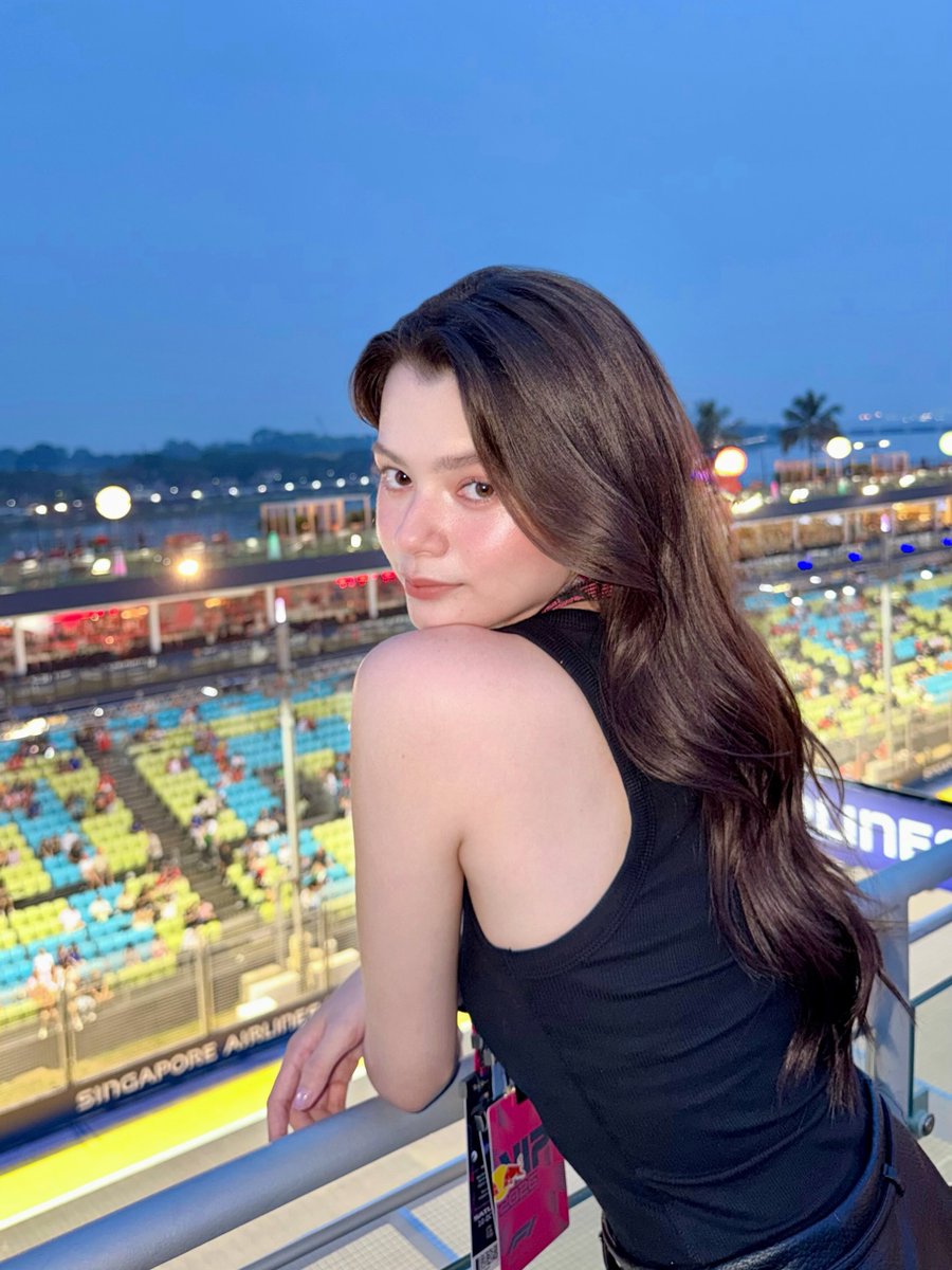 beckyfanclub05's tweet photo. 📸 💜 : 𝗯𝗲𝗰𝗰𝗰𝗮

Spent the weekend on the fast lane with F1’s official timekeeper @TAGHeuer 💞

#SingaporeGP #F1 #TagHeuer
#beckysangels #BeckyArmstrong https://t.co/emLqtmpmhb