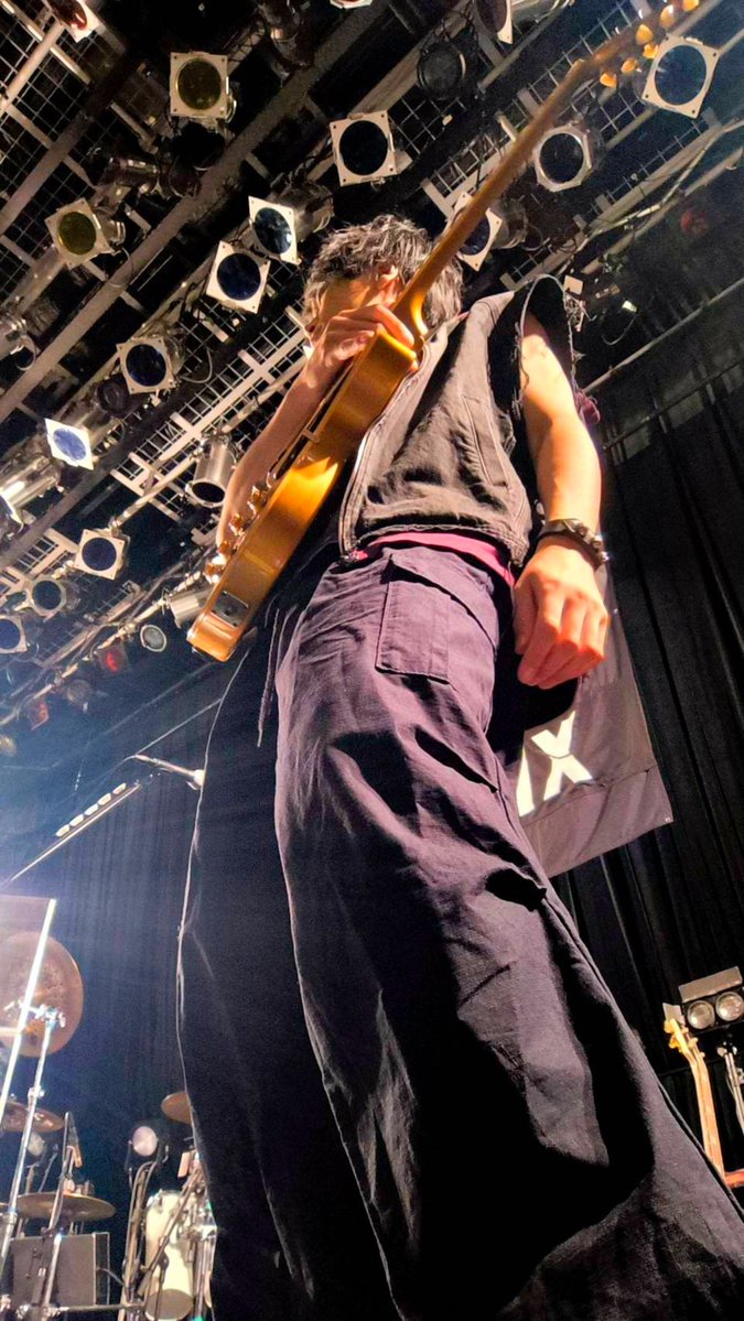YutoHakuta_gt's tweet photo. 昨日は！
栄喜道IX最終公演でした。
今年も愛溢れる空間でギターを弾けて本当に幸せでした。
来年も！また！最大限のリスペクトを込めて！大切に演奏しようと思います。
ありがとうございました🎸 https://t.co/om9VECGcnY