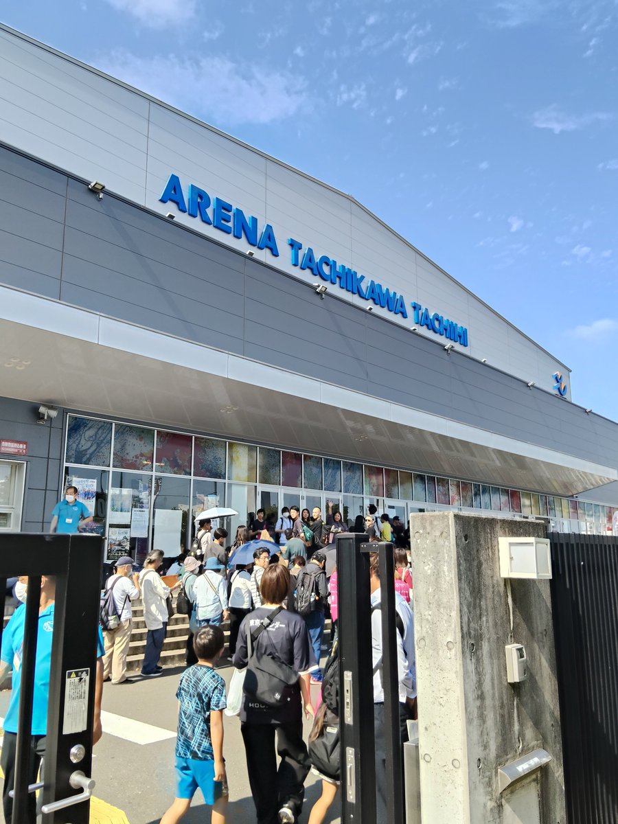 bokutoshiyo's tweet photo. 本日はここ
ジークスター東京 vs 富山ドリームス　アリーナ立川立飛
初めてのハンドボール🤾観戦
楽しみたいと思います。
ちなみに隣のドーム立川立飛でダイスが練習しています。
#ジークスター東京
#アリーナ立川立飛 https://t.co/O78xErXUhS