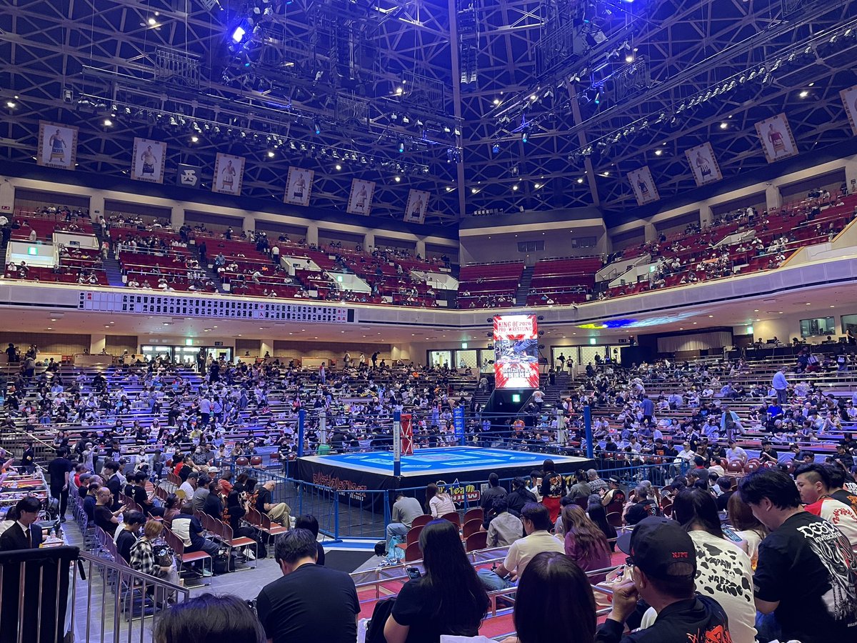 YasuZanmai's tweet photo. ファンクラブ先行で買った枡席が良席でハッピー！
#njpw https://t.co/jFA8XZPnS3