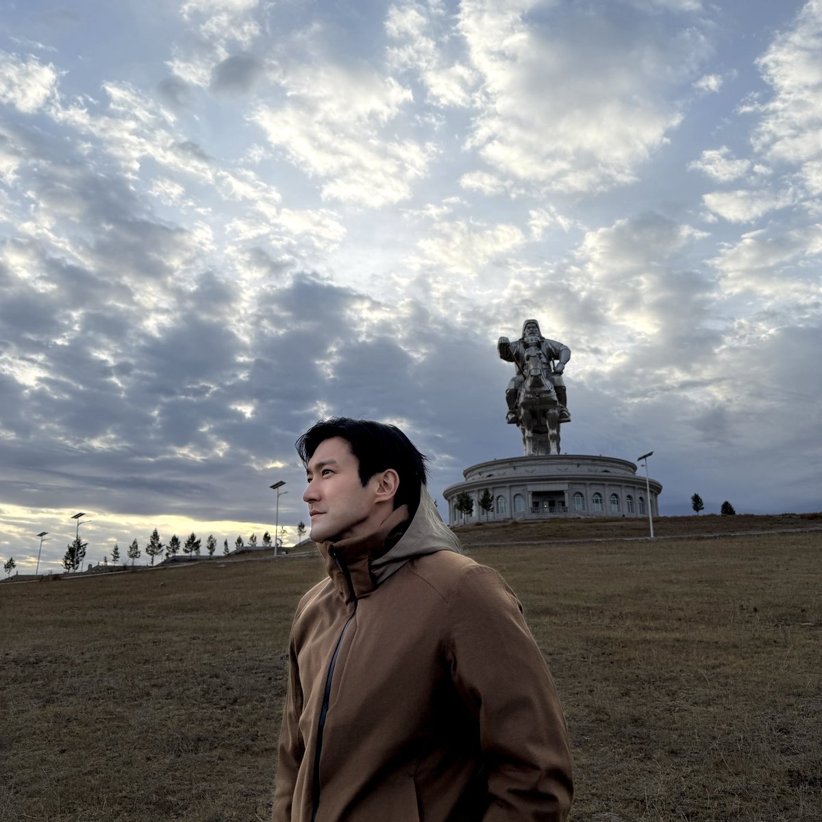 siwonchoi's tweet photo. 나를 가두는 것은 세상의 경계가 아니라, 내가 그어 놓은 선이다.

It is not the boundaries of the world that confine me, but the lines I draw for myself. https://t.co/KQO87tcJn2