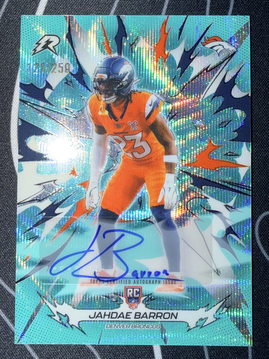 utcollects's tweet photo. i'm a UT student who spends way too much on cards, and this is where i'll be sharing some pickups, cards I'm selling, and whatever else.

mostly football and basketball, but some baseball and soccer too.

here's my personal fav cards currently🤣🤘⤵️ https://t.co/tb0ltUi04t