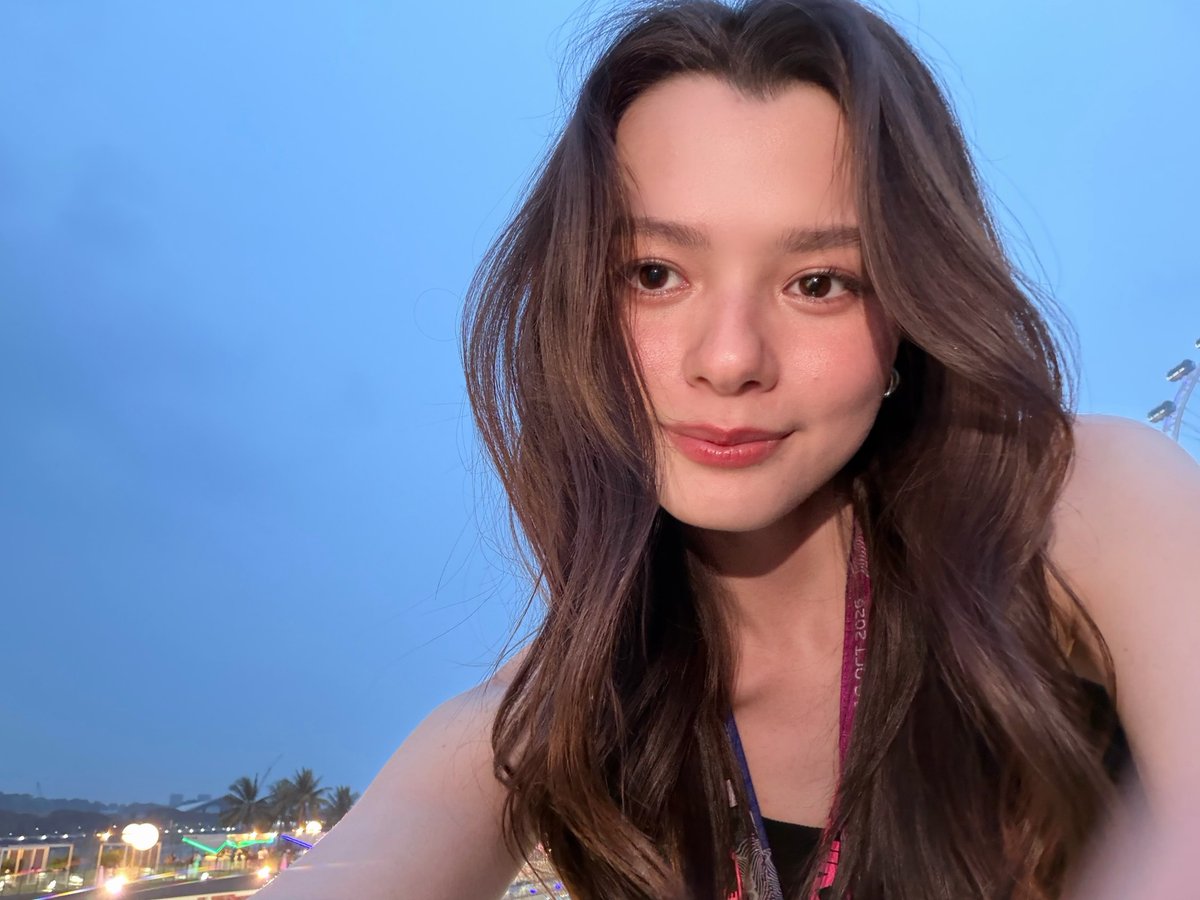 Only1Apiwan's tweet photo. แม่ยอดพีระมิดเคะของพี่🫠🫠

#SingaporeGP #F1
#RedBullRacing
#TagHeuer
#beckysangels 
#BeckyArmstrong https://t.co/6qX8jUH0Ew