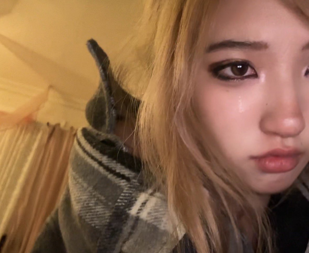 5ftishdoll's tweet photo. pretty when i cry or whatever that bitch said https://t.co/e9xW9NAxz7